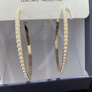 NEW IN BOX  EARRINGS GOLD TONE AND INSPIRED PEARL